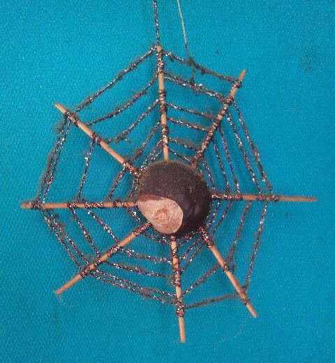 Spinne aus Kastanie mit Zahnstochern