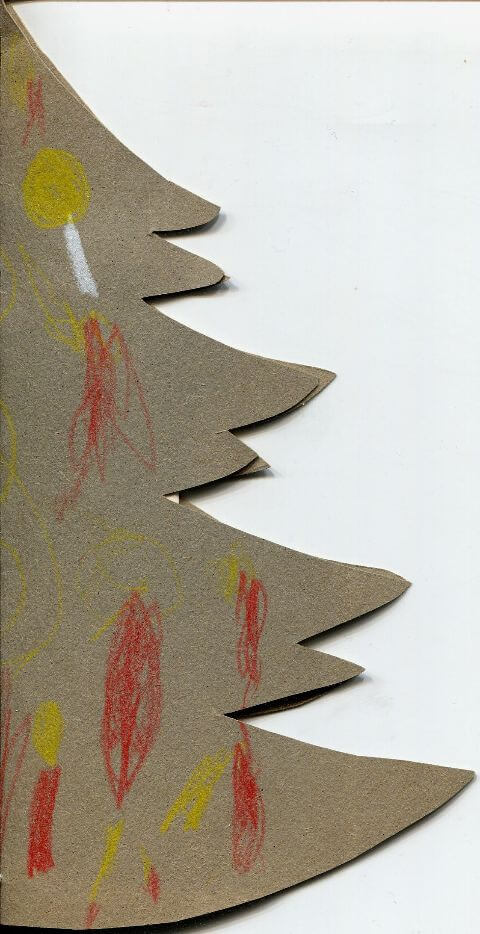 halber Weihnachtsbaum aus bemaltem Karton