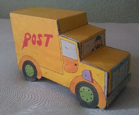 Gebasteltes Postauto