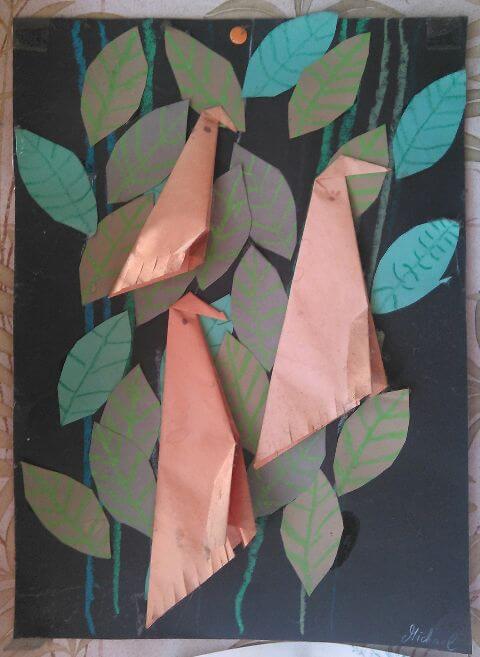 Bild mit drei Vögeln auf Blättern