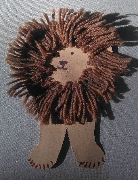 Gebastelter Löwe mit Mähne aus Wollfäden