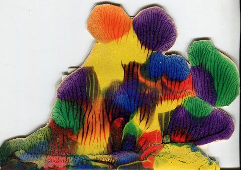Schmetterling mit bunten verlaufenen Tupfen